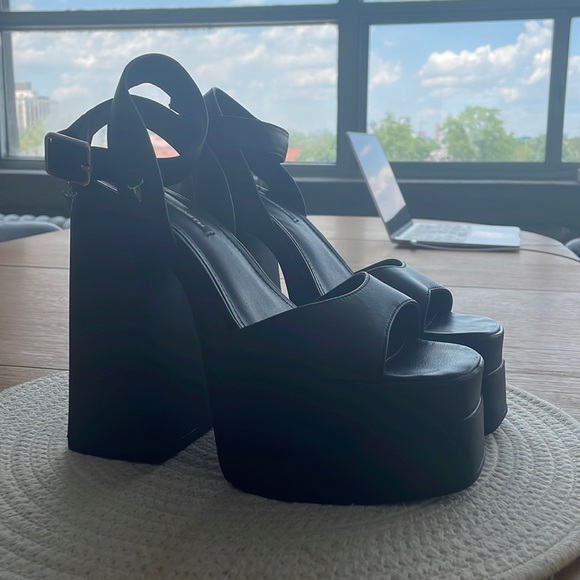 Shoes - Windsor Smith Monaco platform sandals